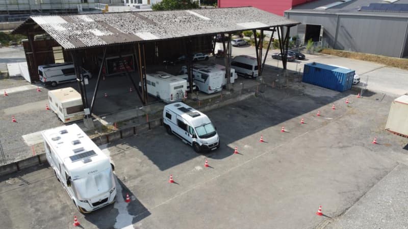 Abstellplatz Parkplatz Wohnwagen Wohnmobil Anhänger Boot