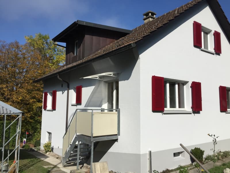 Freistehendes Einfamilienhaus mit Doppelgarage an zentrale Lage