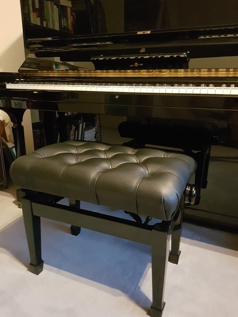 STEINWAY & SONS zu verkaufen