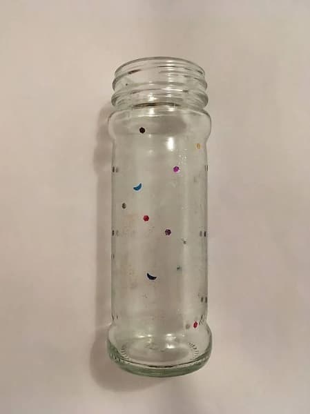 Glasvase mit farbglitzer