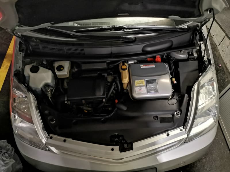 Toyota Prius 2 Hybrid mit Pack Premium, Farbe Platinium