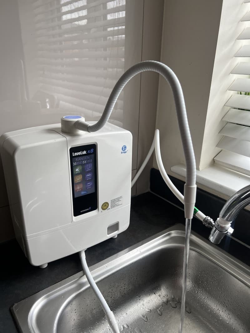 Enagic Kangen K8 Wasserionisator alkalisiert & Wasserstoff Wasser