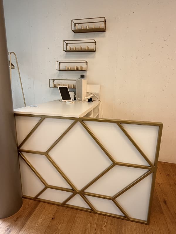 Modernes Coiffeur Mobiliar zu verkaufen