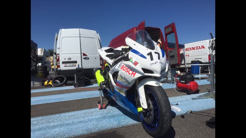 Suzuki GSX-R 750 Rennmotorrad Inkl. Zubehör