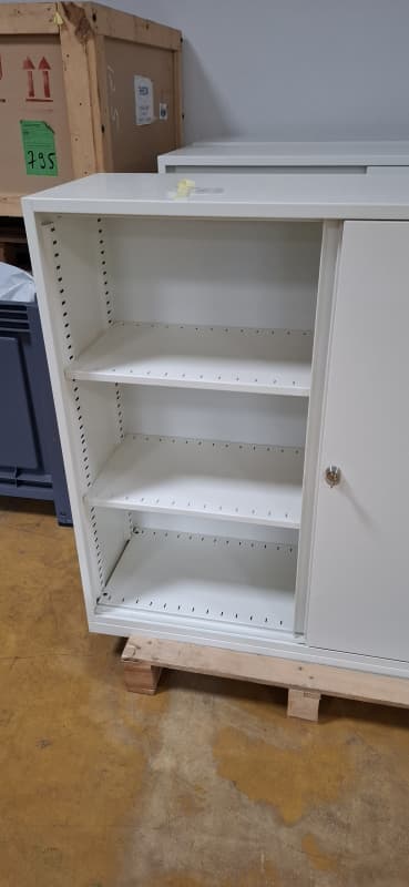 Bigla Schiebetürenschrank, neuwertig