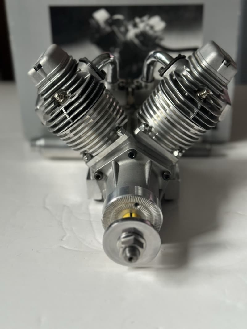 VT 240 Enya V Twin Viertakt Glühmotor
