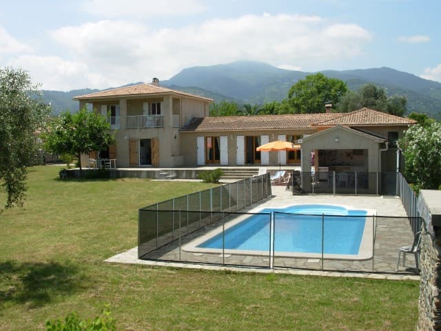 Korsika Ferienhaus mit Pool und grosser Sommerküche