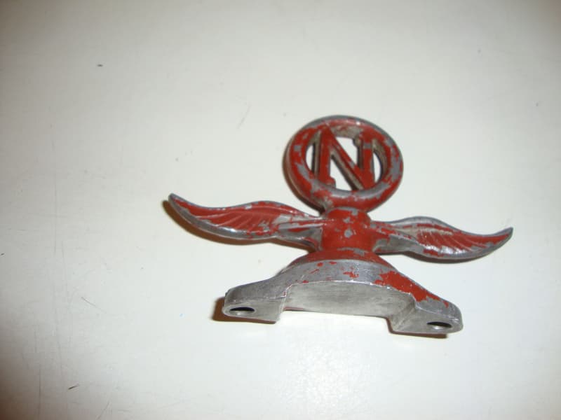 Emblem Nash Motor