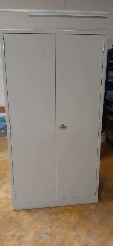 Bigla Metallschrank B 100 T 40 H 190cm