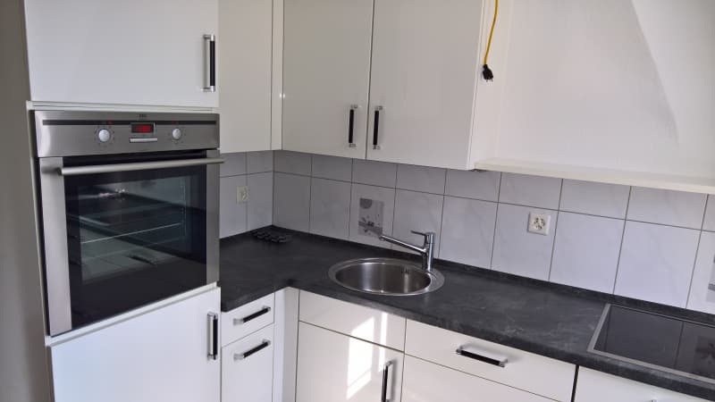 SEHR SCHÖNE 4-ZIMMER-DACHWOHNUNG IM 3. OG.