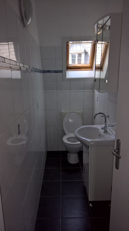 SEHR SCHÖNE 4-ZIMMER-DACHWOHNUNG IM 3. OG.
