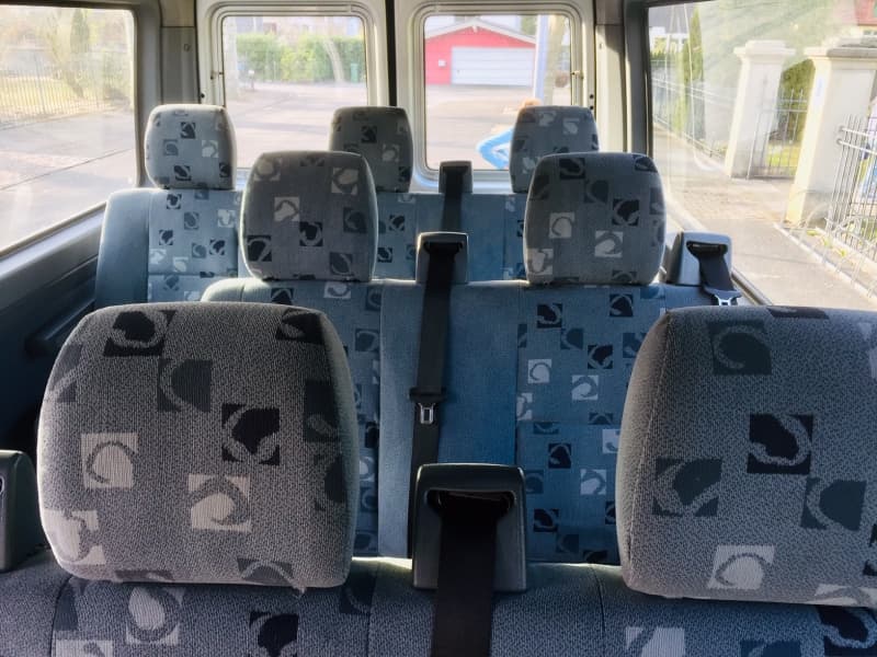 Kleinbus Mercedes Sprinter 11-Plätzer zu vermieten