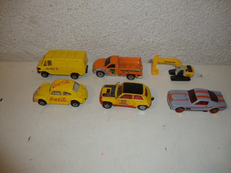 Diverse Spielzeugautos