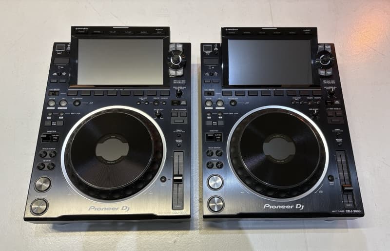 2 x Pioneer CDJ-3000 DJ-players