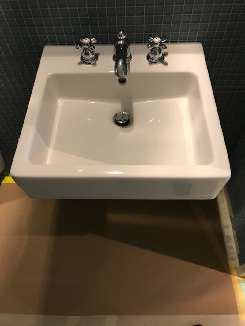 Diverse Küchen und WC Einrichtungen