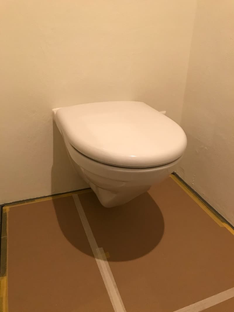 Diverse Küchen und WC Einrichtungen