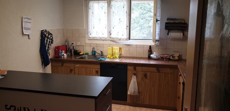 Grosszügige 3 Zimmerwohnung mit Balkon, Keller und Autounterstand