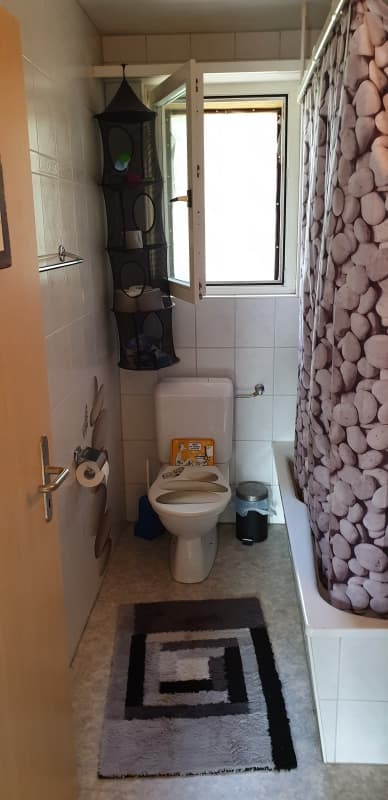 Grosszügige 3 Zimmerwohnung mit Balkon, Keller und Autounterstand