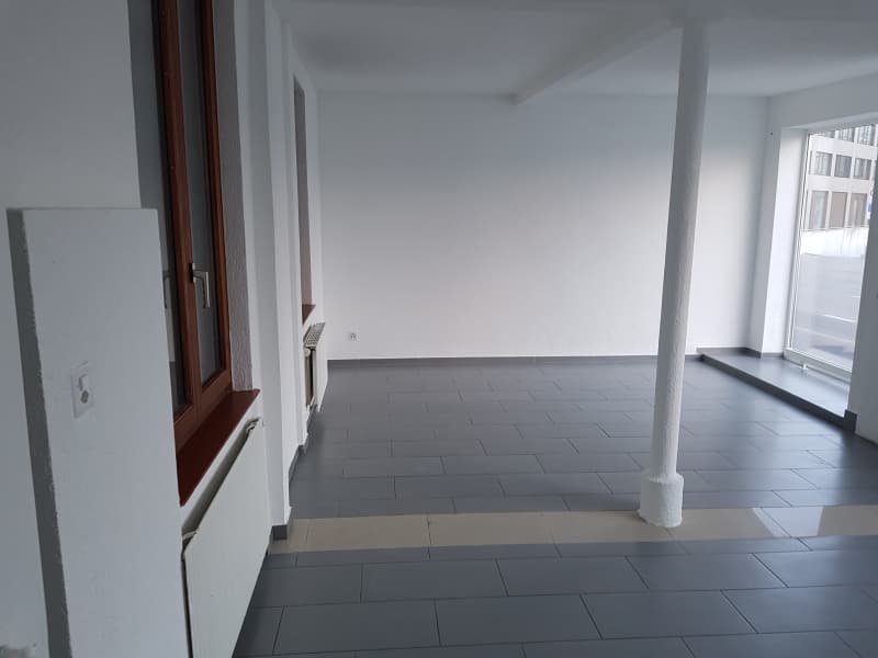 Bürofläche oder Geschäftsraum mit Vitrine