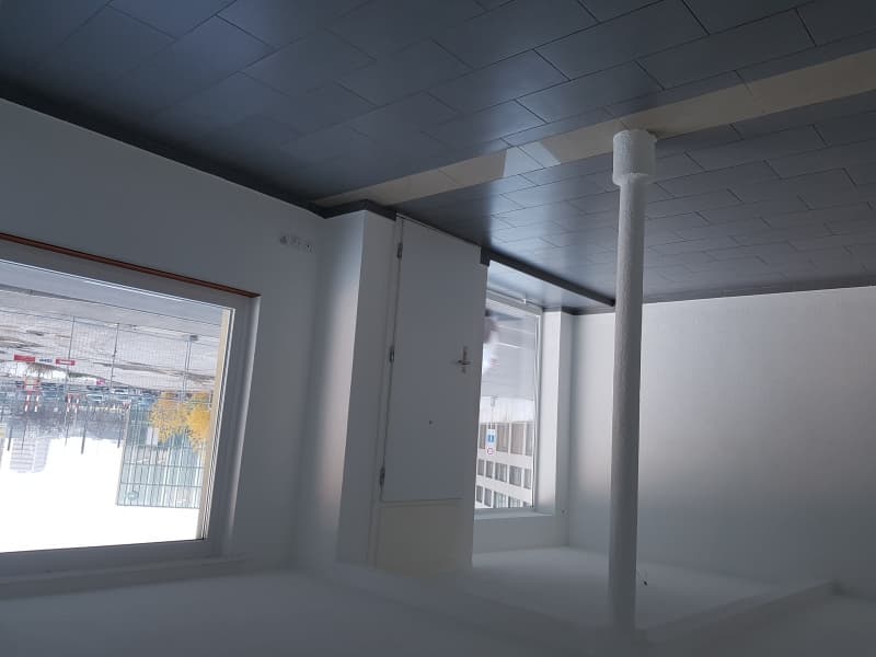 Bürofläche oder Geschäftsraum mit Vitrine