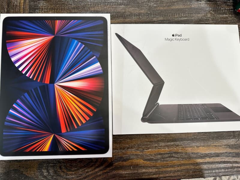 Apple iPad Pro 12,9" M1 – 2 TB mit Magic Keyboard