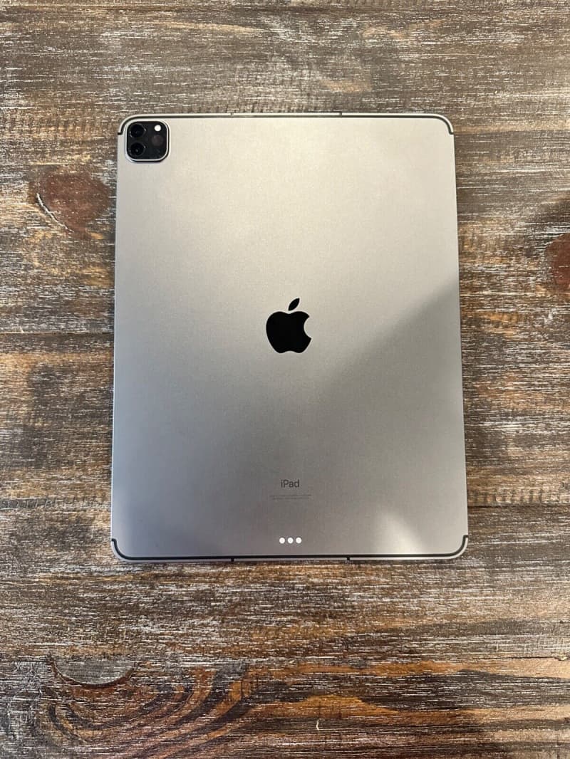 Apple iPad Pro 12,9" M1 – 2 TB mit Magic Keyboard