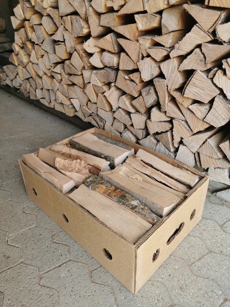 Brennholz, Feuerholz, Ofen und Cheminéeholz inkl. Anfeuerholz