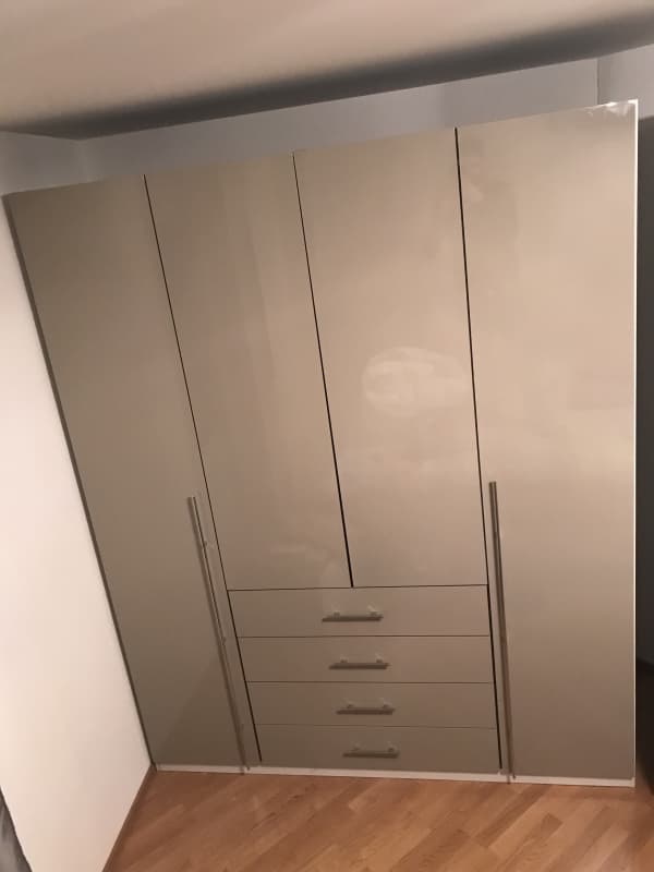 Sehr gepflegter Kleiderschrank zu verkaufen