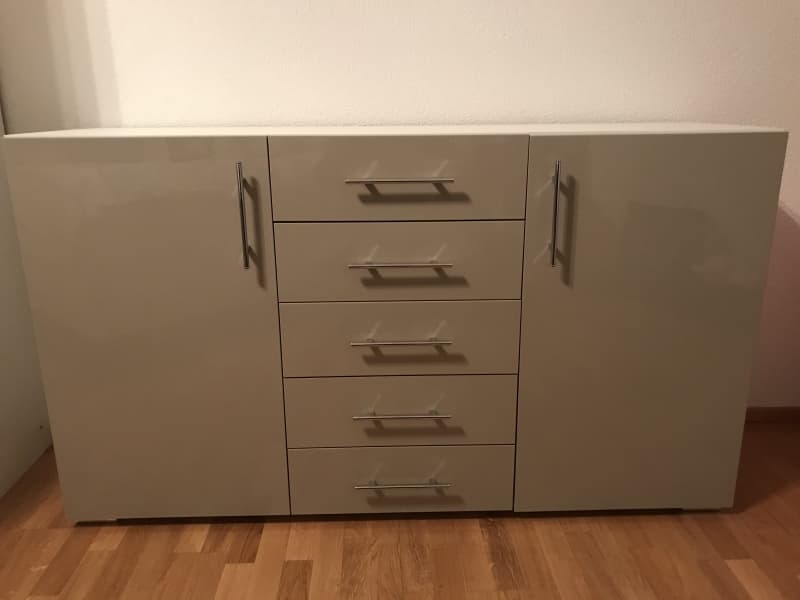 Sehr gepflegter Kleiderschrank zu verkaufen