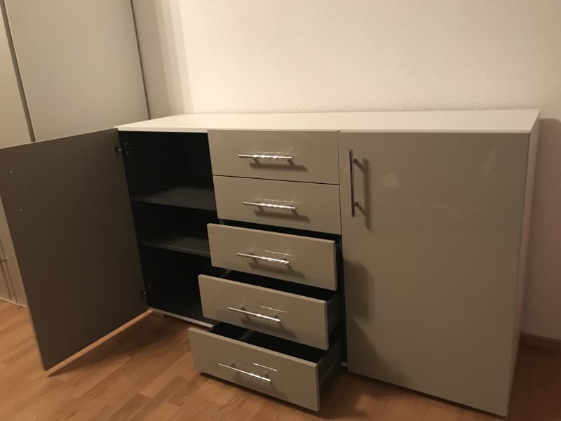 Sehr gepflegter Kleiderschrank zu verkaufen