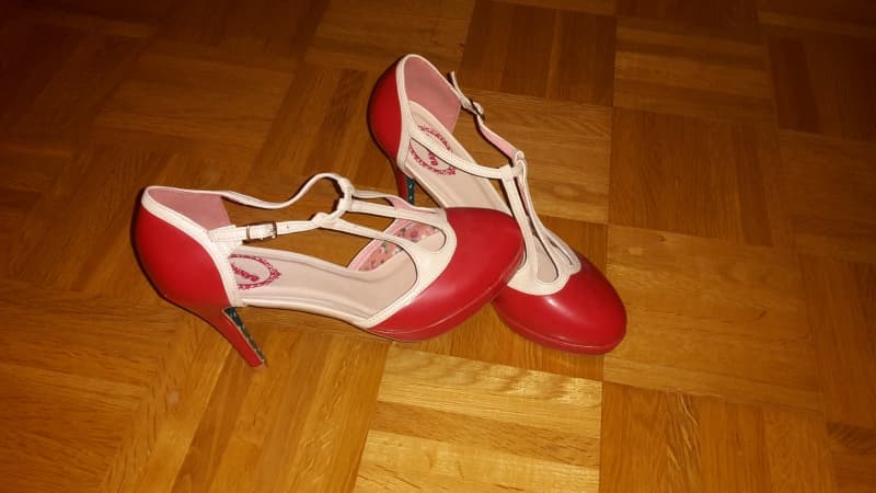 50er Jahre Rockabilly Riemchen Pumps Rot, Grösse 39 - Neu