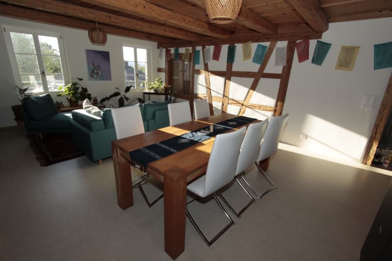 Frisch renovierte 5-Zi. Altbauwohnung in zentraler, doch ruhiger