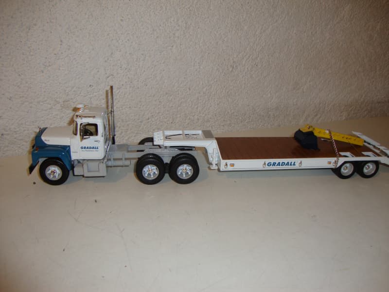 Mack R-600 Tieflader GRADALL