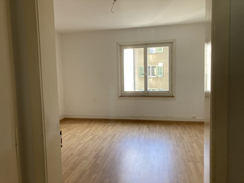 Zimmer (16m2) als Büro, Praxisraum oder Atelier zu vermieten
