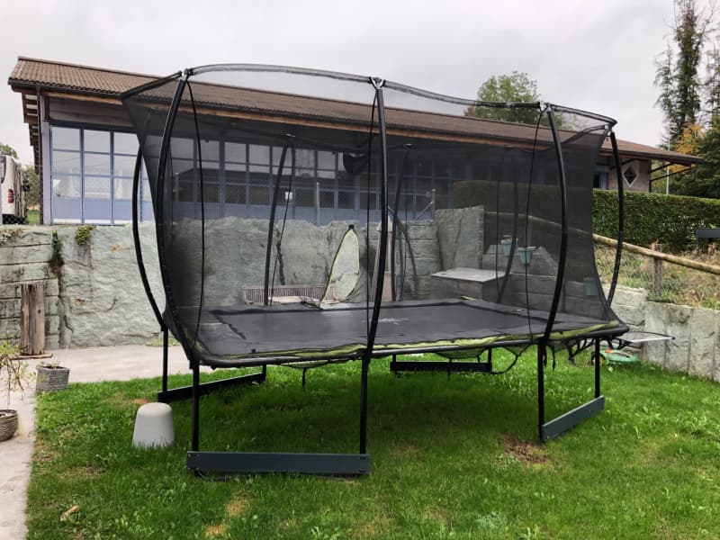 Trampolin, rechteckig 3.80m * 2.45m - gratis!