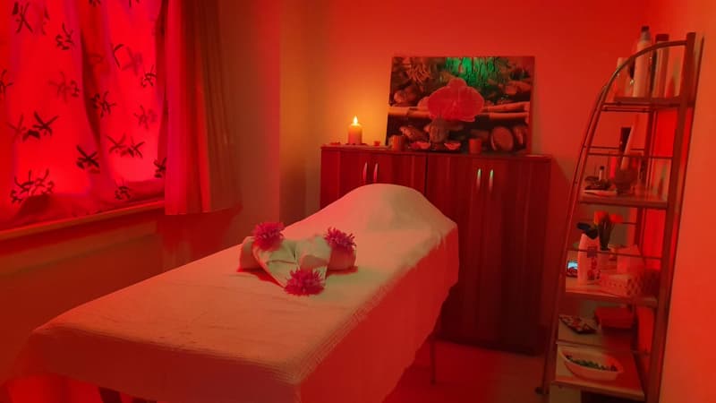 Arbeit für Masseurin Zimmer Mieten oder nach Kunde