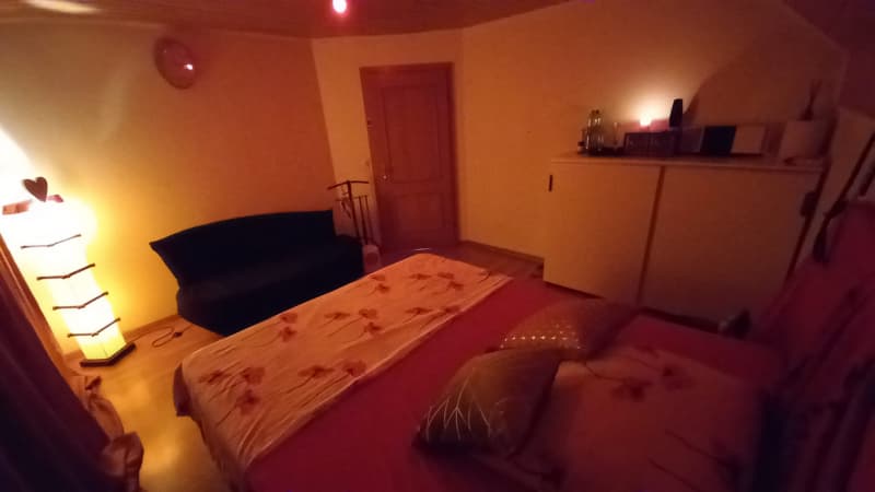 Arbeit für Masseurin Zimmer Mieten oder nach Kunde