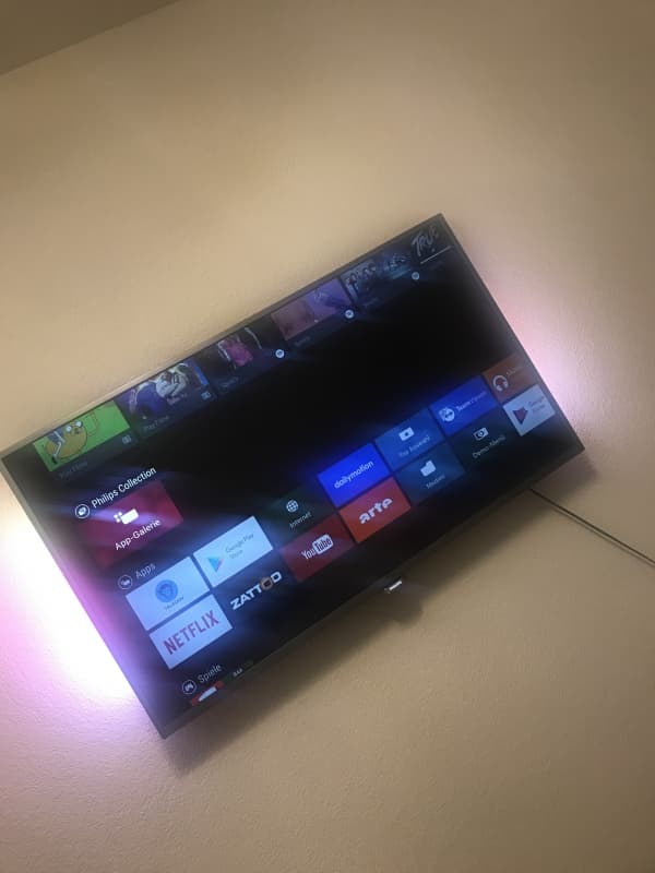 Fernseher 4K HD mit LED funktion wo sich je nach farben anpasst
