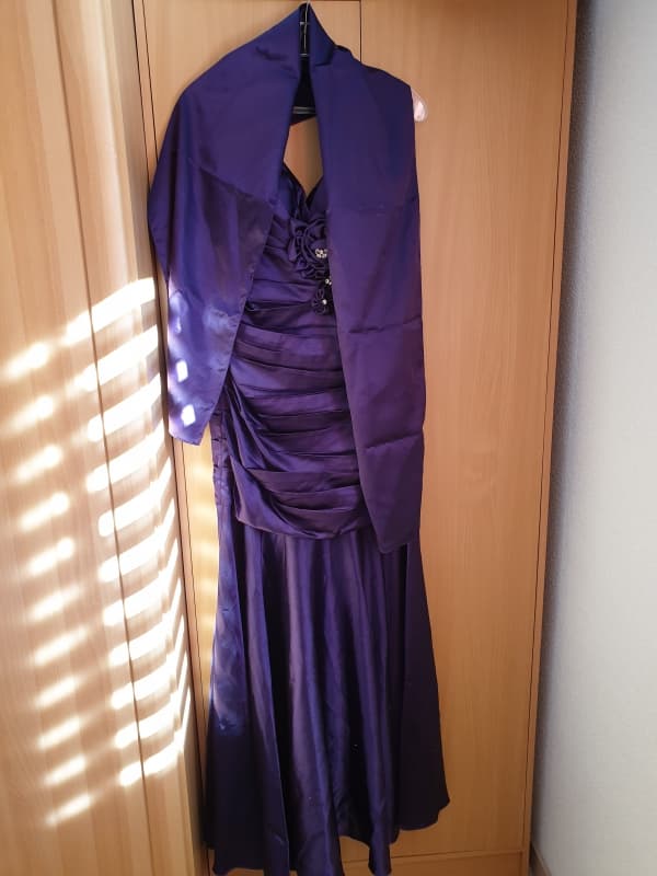 Abendkleid bodenlang mit Stola
