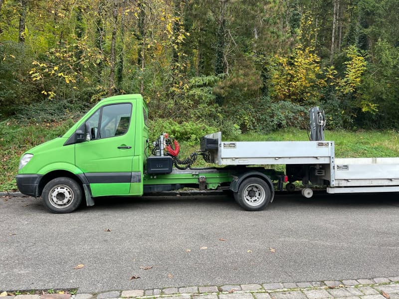 Mercedes Sattelschlepper mit Kran