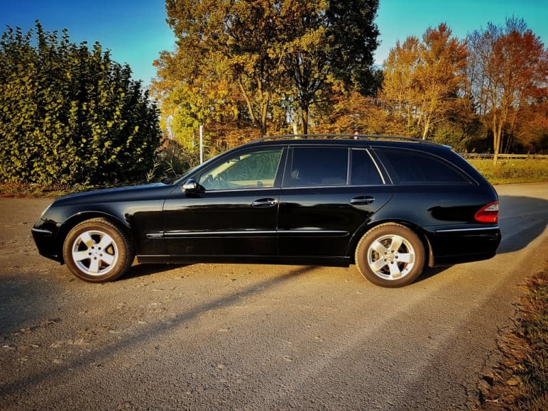 Mercedes E320 Elegance - Kombi - Schwarz - Leder - 8x bereift