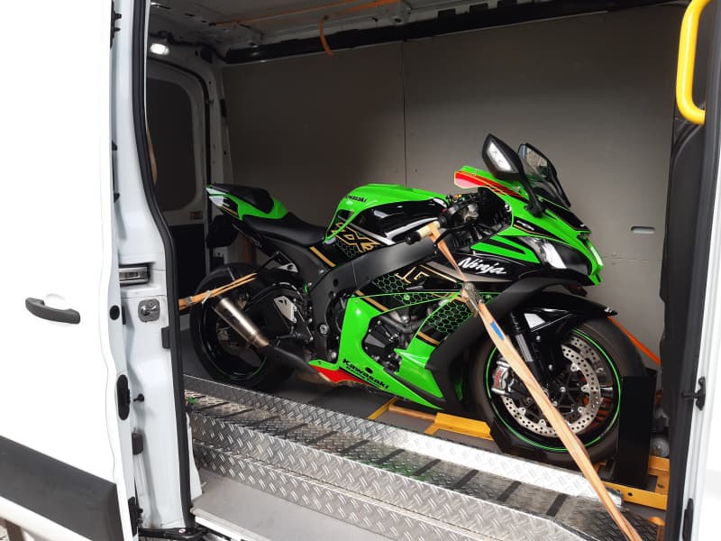 Motorrad- und Fahrzeugtransport / 079 647 73 13 ( Ganze CH )
