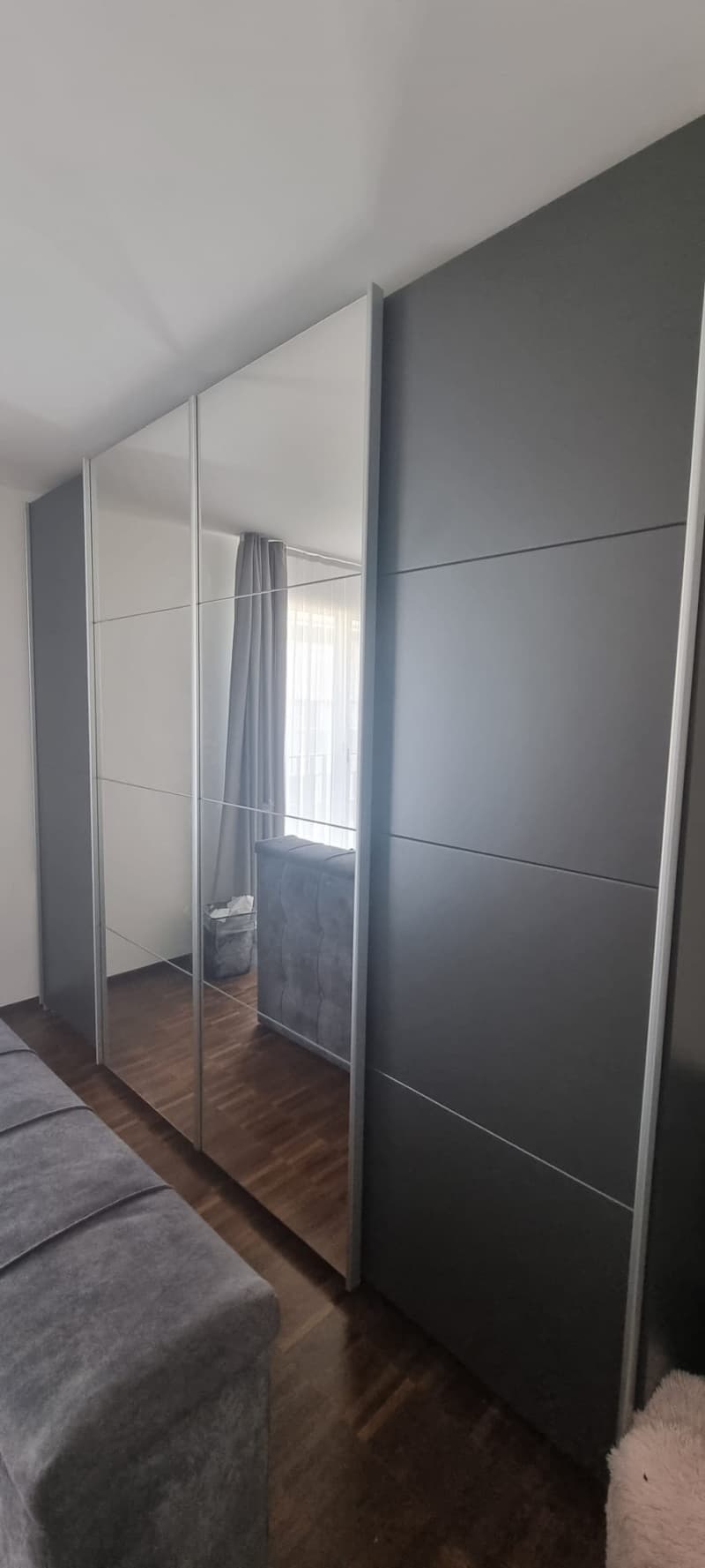 Neuer Kleiderschrank, keine Gebrauchsspuren