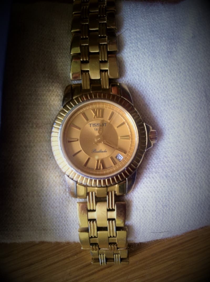 Elegante Tissot Ballade 2000 Damen Uhr im Gold-Ton gehalten