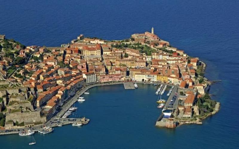 SWISS PRIVATE FLYING ZUR INSEL ELBA