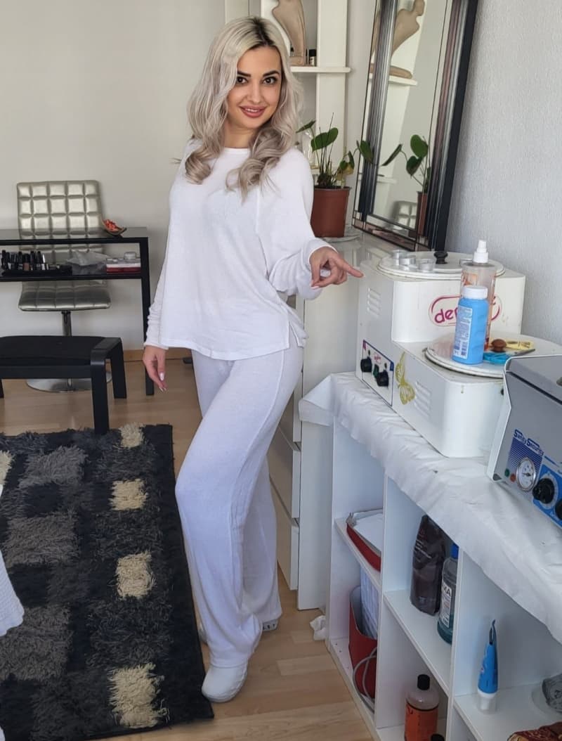 Ganzkörpermassagem Haarentfernung, Pedikure, Peeling.