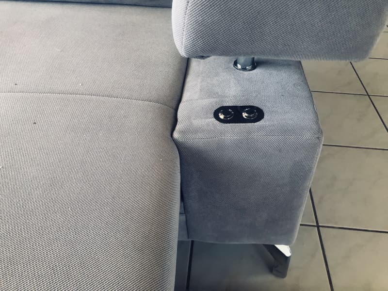 Grosses gemütliches elektrisch verstellbares Sofa