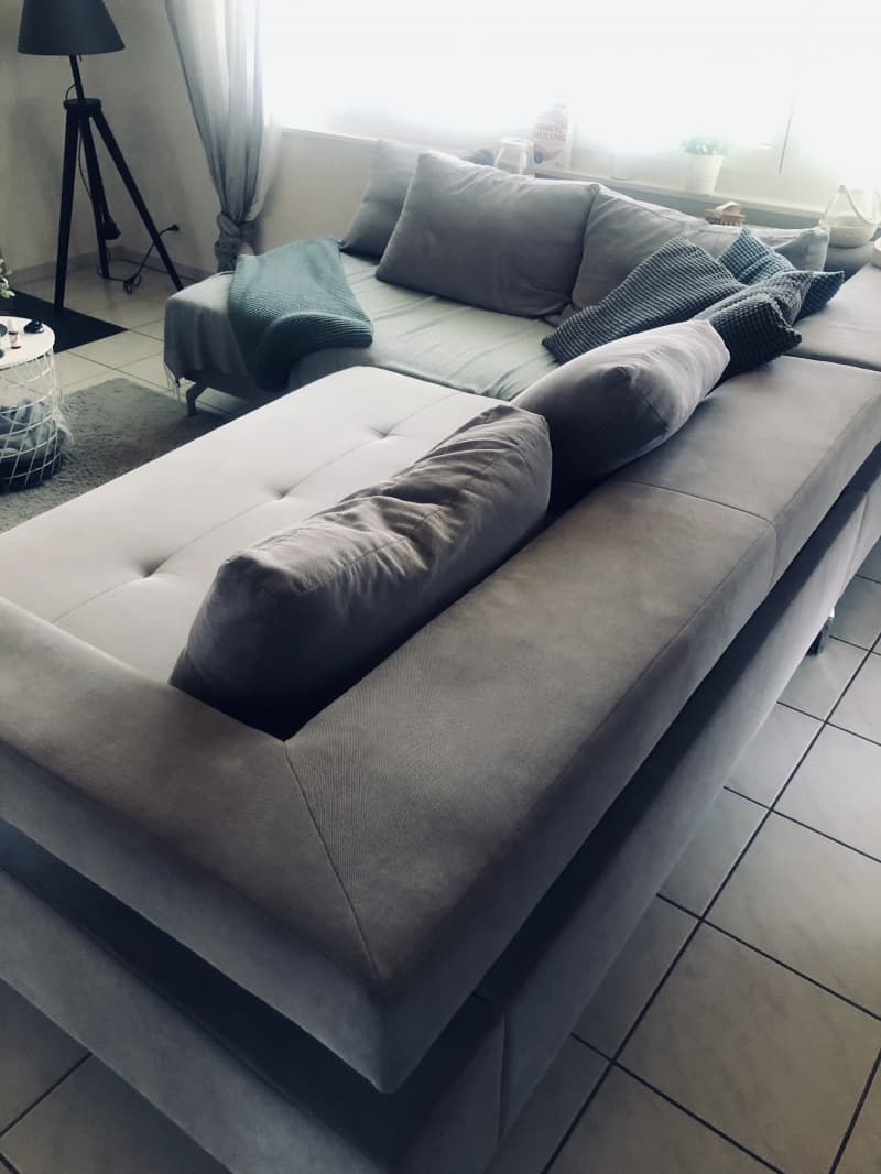 Grosses gemütliches elektrisch verstellbares Sofa