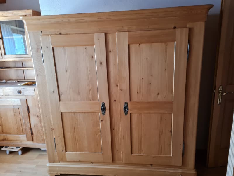 Tannenschrank massiv, 2 Türig mit Regalen und 1 Schublade