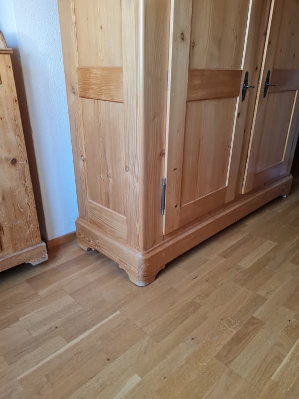 Tannenschrank massiv, 2 Türig mit Regalen und 1 Schublade